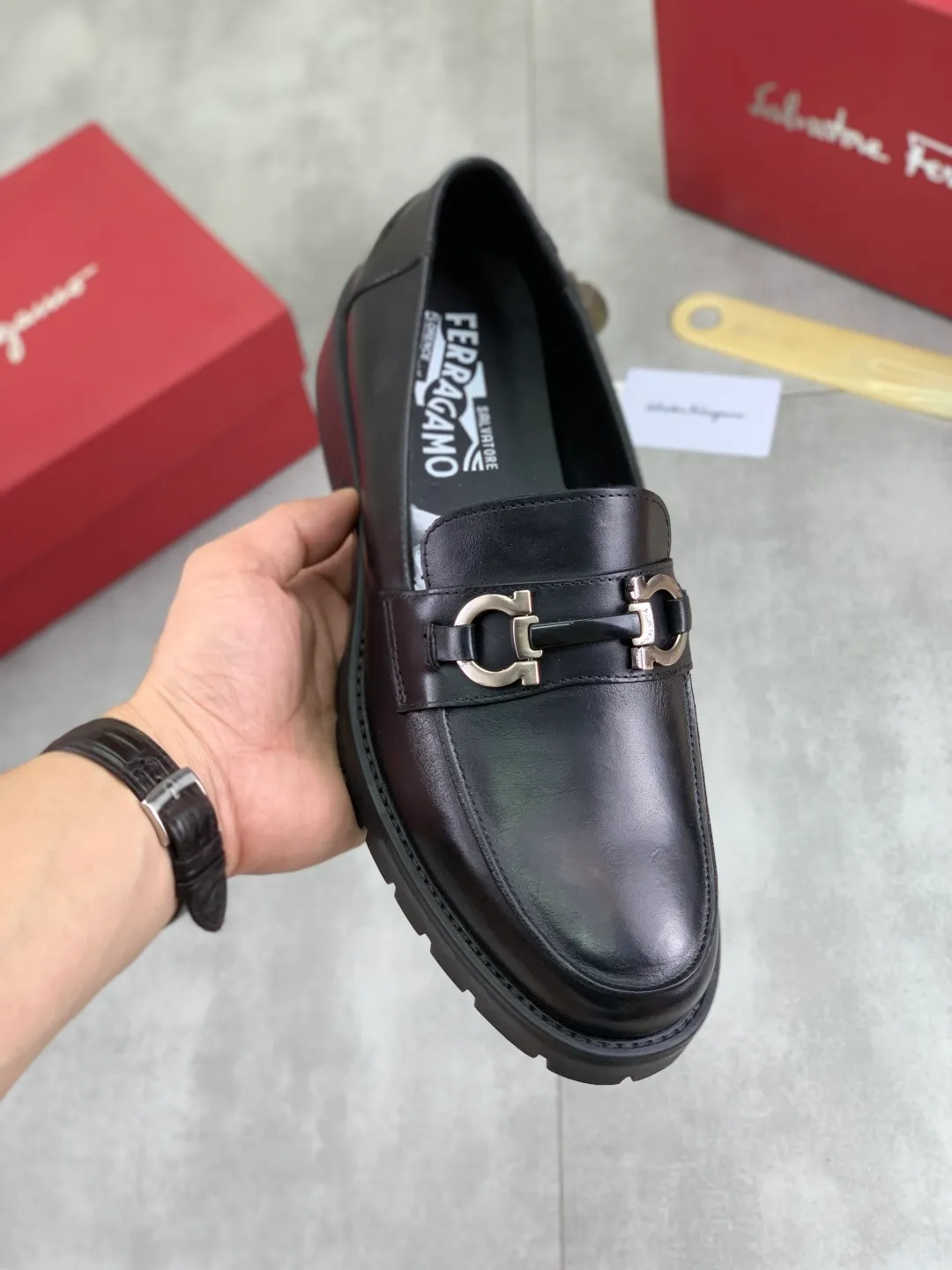 Men's Men's Shoes 💰P480💰[New Style] Water-dyed Niuli 🆘[Salvatore Ferragamo] Ferragamo's latest casual business leather shoes for men! Listed simultaneously! The fabric is made of specially imported original calfskin, and the interior is made of imported water-dyed cowhide. It is absolutely luxurious and leads the fashion trend. Matching code: 38-44 (45 and 46 can be customized) Multiple colors available